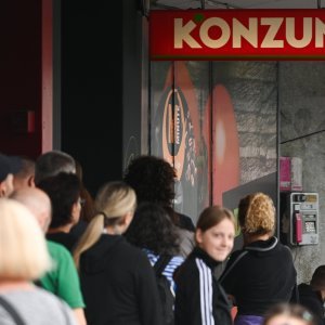 Guzva ispred Konzuma na autobusnom kolodvoru u Zagrebu