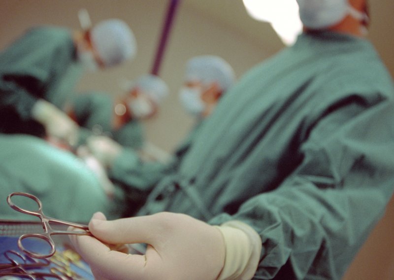 Hrvatski i srpski kirurzi zajednički obavili transplantaciju jetre