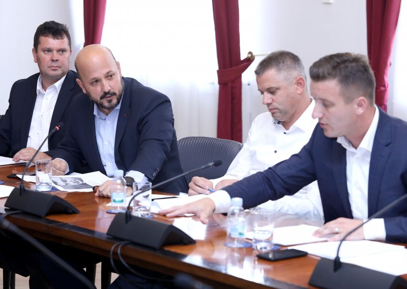 Kuščeviću skinut imunitet, sjednica se pretvorila u poziv na ostavku Andreja Plenkovića