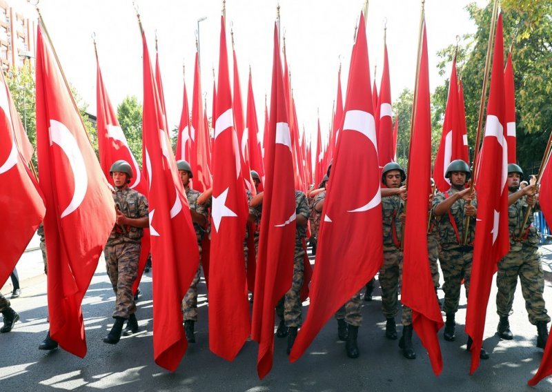 Čistke u Turskoj: Naređeno uhićenje 223 pripadnika vojske