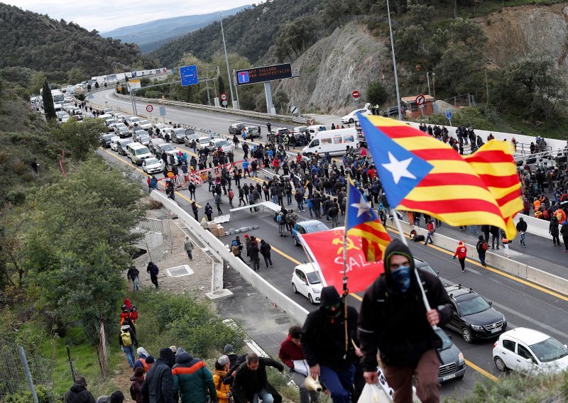 Policija odblokirala autocestu između Španjolske i Francuske, očekuju se novi prosvjedi