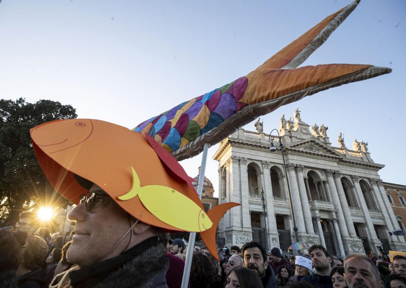 [FOTO] Deseci tisuća Talijana u Rimu pokazale Salviniju što misle o desničarskom populizma