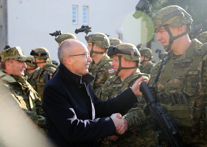 Hrvatski vojnici ispraćeni u mirovnu misiju u Litvi