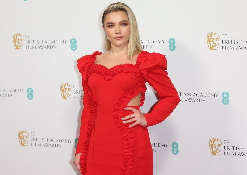 Florence Pugh odabrala je prikladnu haljinicu za crveni tepih BAFTA-e