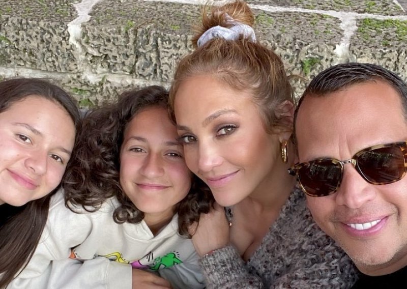 U kući Jennifer Lopez ni za vrijeme karantene nije dosadno: Pogledajte obiteljski ples koji je postao hit na društvenim mrežama