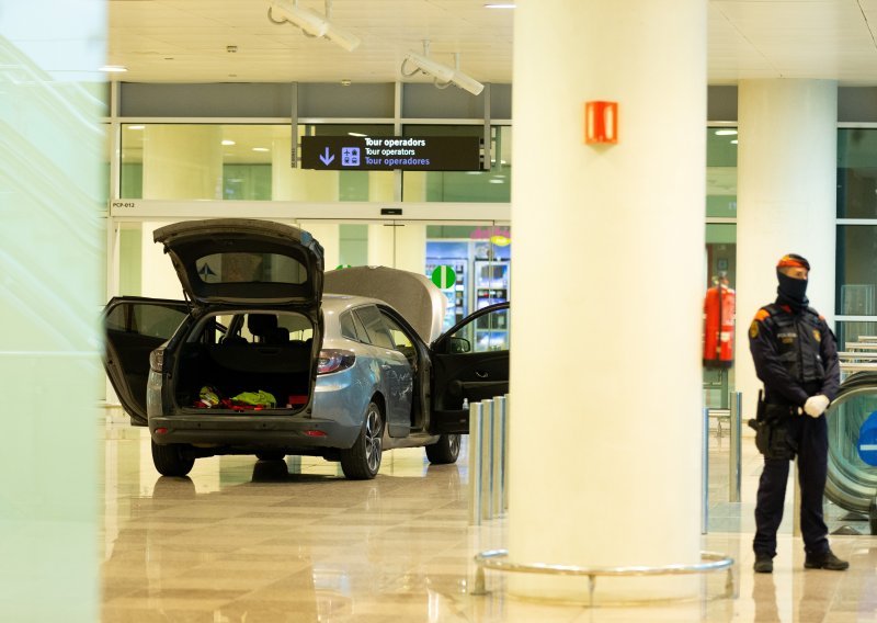 Dva Albanca se automobilom zaletjela u zračnu luku Barcelone