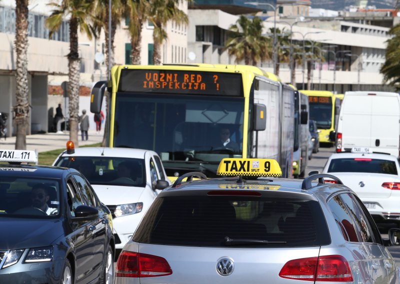 Splitski taksisti besplatno voze zdravstvene djelatnike na posao i natrag kući
