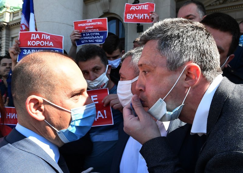 Incident ispred Skupštine Srbije, šef konzervativaca unio se u lice ministru zdravstva: Spremi se za robiju