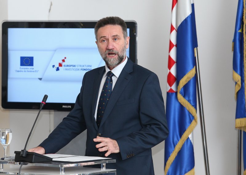 Pljušte zahtjevi za ostavkom ministra Barišića