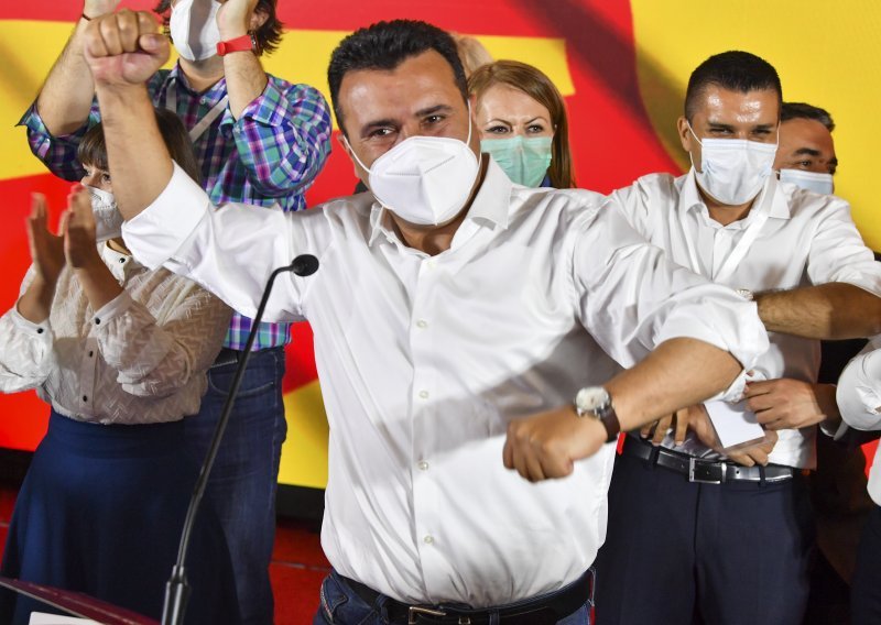 Zurle, tapani, puške, hakeri, maske, rukavice, rakete i rakija: Što se zapravo dogodilo na izborima u Sjevernoj Makedoniji i kako će se formirati vlada