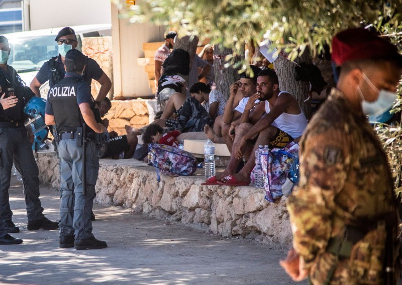 Novi val migranata iskrcao se na Lampedusi