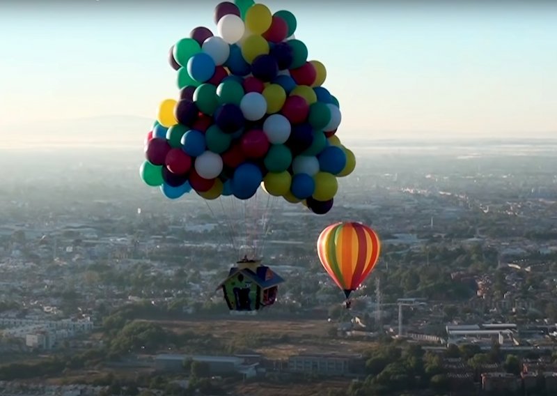 Ovaj Amerikanac zapitao se je li moguće letjeti samo uz pomoć dječjih balona i zatim ostvario taj san