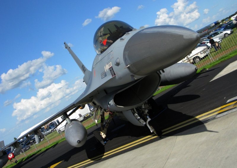 Plenkoviću i Milanoviću sletjela ponuda od Amerikanca za kupovinu rabljenih F-16