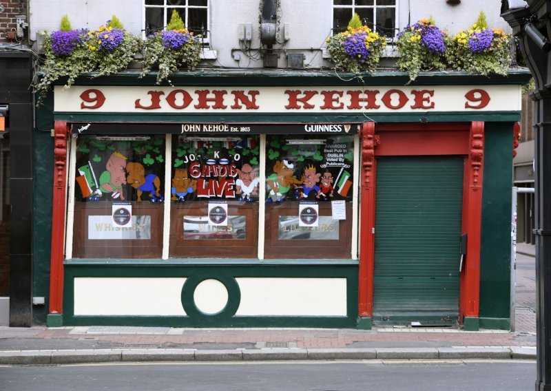Irska zbog porasta oboljelih odgodila otvaranje pubova