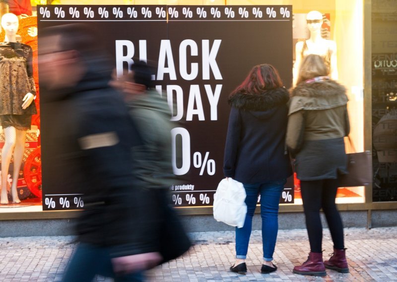 Najbolji dan za kupovinu u godini: Ludilu 'Crnog petka' nemoguće je odoljeti, no mnogi ne znaju koje mu je pravo značenje