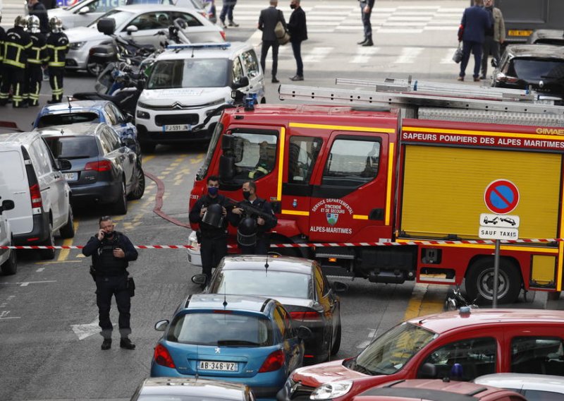 Francuska policija ubila muškarca koji je prijetio oružjem blizu Avignona