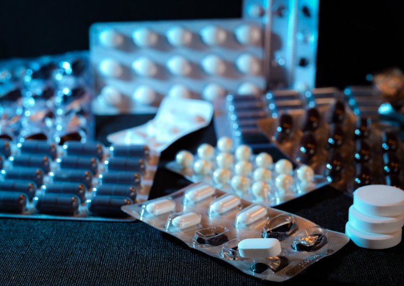 EK želi jamčiti pristup lijekovima po prihvatljivim cijenama
