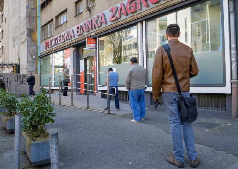 Opljačkana Privredna banka u Zagrebu, policija je na terenu