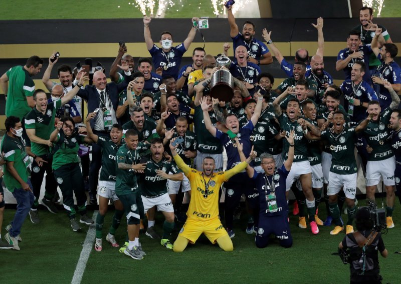 [FOTO] Pobjednik južnoameričke Lige prvaka odlučen u devetoj minuti sudačke nadoknade; na tribinama slavne Maracane bili navijači