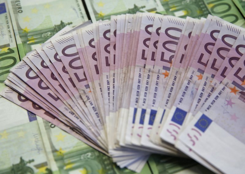 Odlična sezona i spašavanje dužnika u francima podebljali platnu bilancu