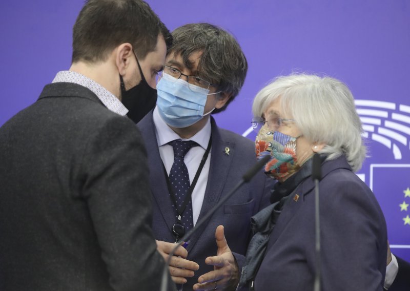 Puigdemont pozvao eurozastupnike da ne podlegnu 'pritisku' Španjolske