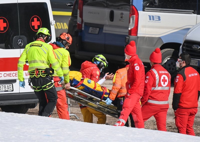 Užas u utrci Svjetskog kupa za skijašice; Super-G koban za dvije djevojke koje su helikopterom hitno prevezene u bolnicu