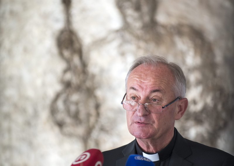 Katolička crkva u Hrvatskoj dobila novog biskupa; nadbiskup Barišić ga prvo pitao zna li plivati