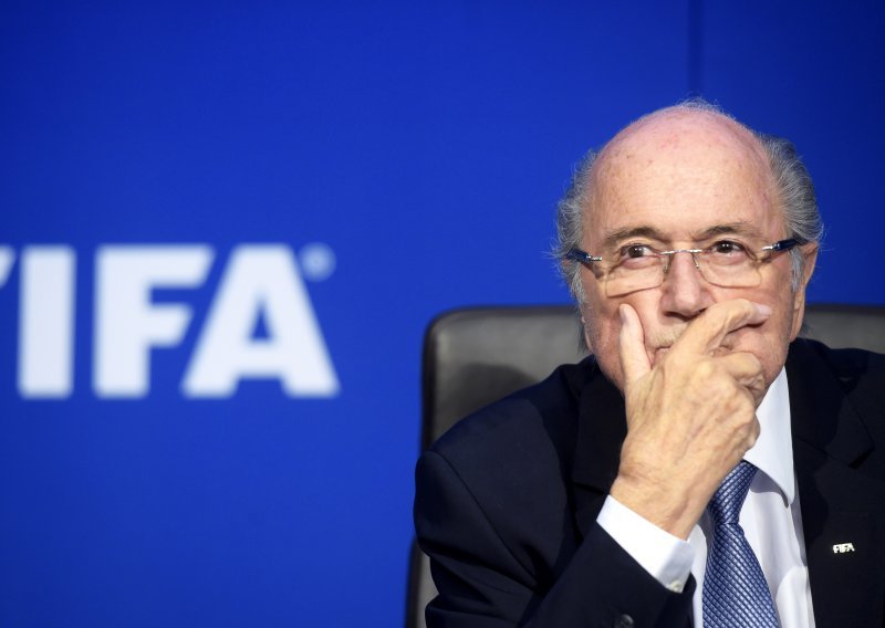 FIFA izrekla nove kazne Seppu Blatteru i Jeromeu Valckeu; nakon ovoga je jasno da se vrlo vjerojatno više nikada neće baviti nogometom