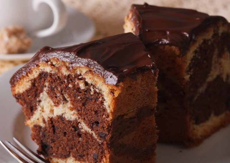 Ovaj kolač je čisti užitak: Mramorna torta s ganache kremom od tamne čokolade