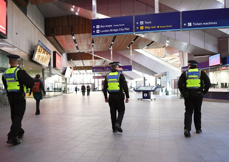 Britanska policija uhitila četiri osobe zbog rasističkog zlostavljanja