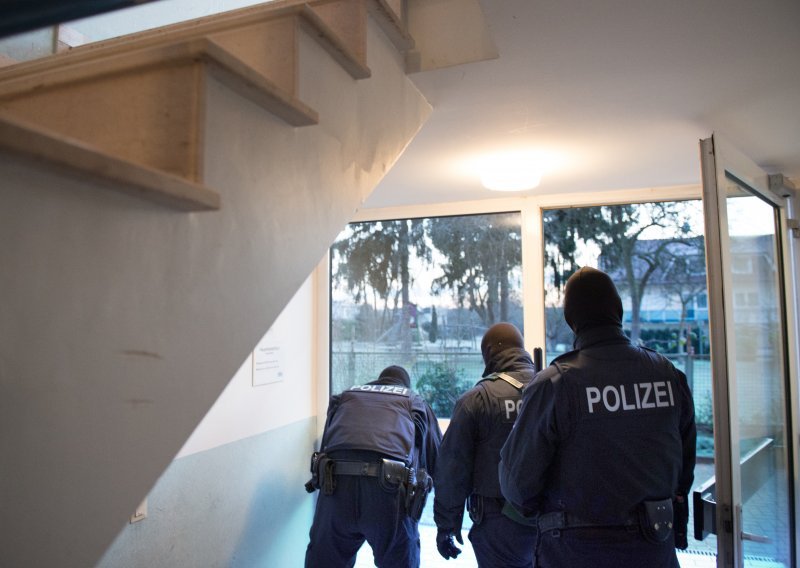 Njemačka: Istraga protiv 20 policajaca zbog širenja ekstremno desnih sadržaja i mržnje prema strancima