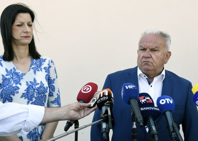 [FOTO] Dumbović će još šest mjeseci primati punu plaću: Žao mi je što neću 12