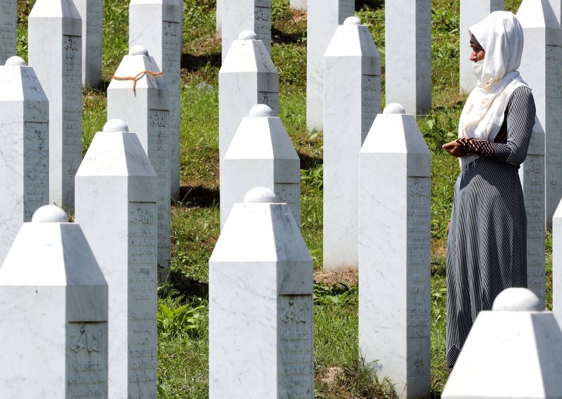 U Crnoj Gori smijenjen ministar koji negira genocid u Srebrenici