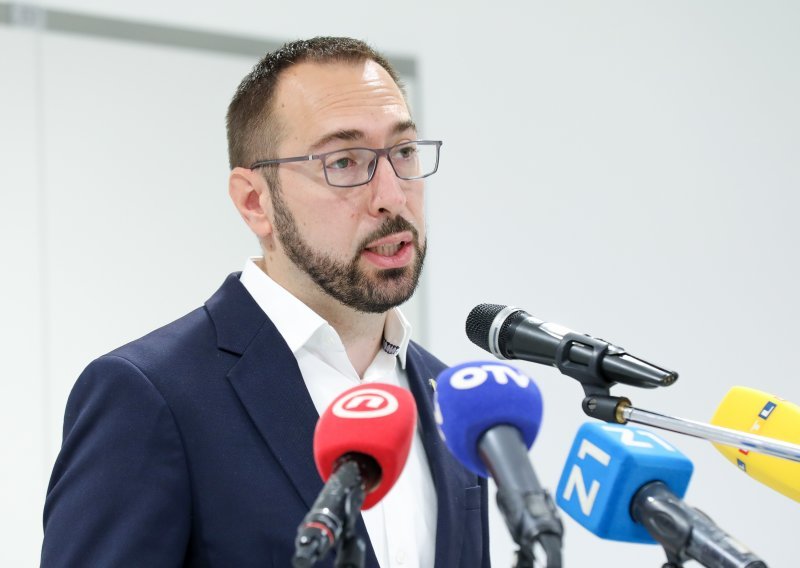 Tomašević: Ministarstvo treba donijeti više odluka o obnovi, povratka Trga maršala Tita neće biti