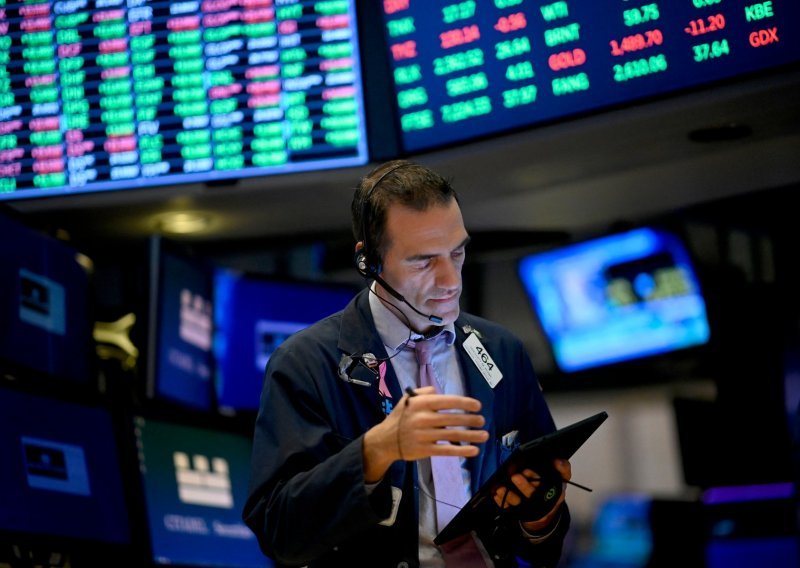 Delta soj blago srušio cijene dionica na Wall Streetu; i na ostalim svjetskim burzama trgovanje oprezno
