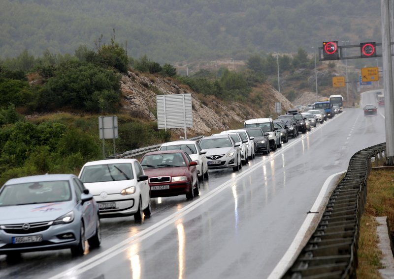 Zbog vjetra na Jadranskoj magistrali zabrana prometa za I. skupinu vozila