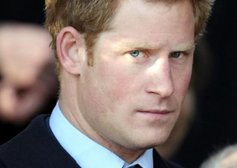 Britanski tabloidi bježe od golog princa Harryja