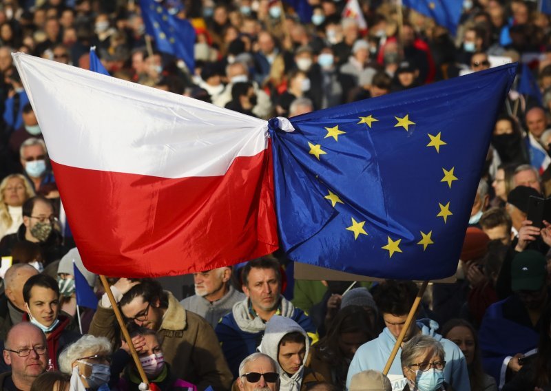 Poljskoj stigla kazna od milijun eura na dan, no vlasti namjerno ne otvaraju odluku. Jesu li do sada uštedjeli sedam milijuna eura?