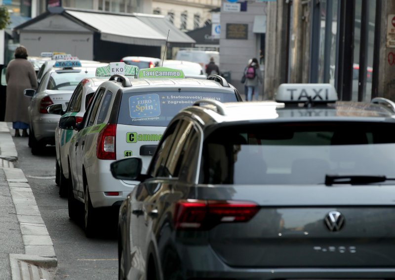 Broj taksi poduzetnika u 2020. pao za gotovo 30 posto