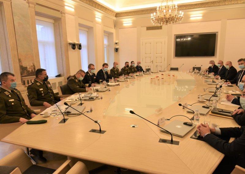 Plenković se sastao s predstavnicima Oružanih snaga, zatražio dodatna pojašnjenja o američkim borbenim vozilima Bradley