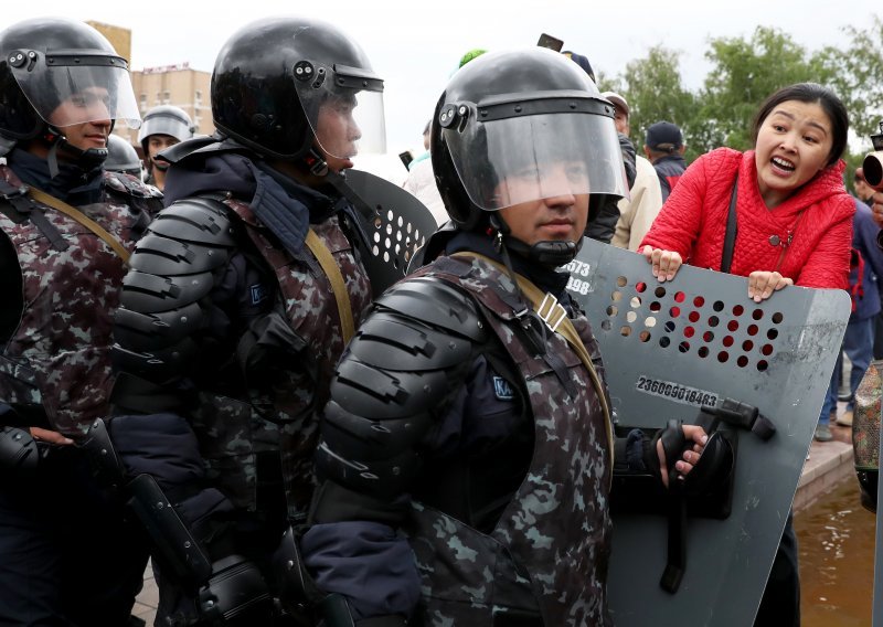 Kazahstan: Prosvjednici upali u ured gradonačelnika Almatija