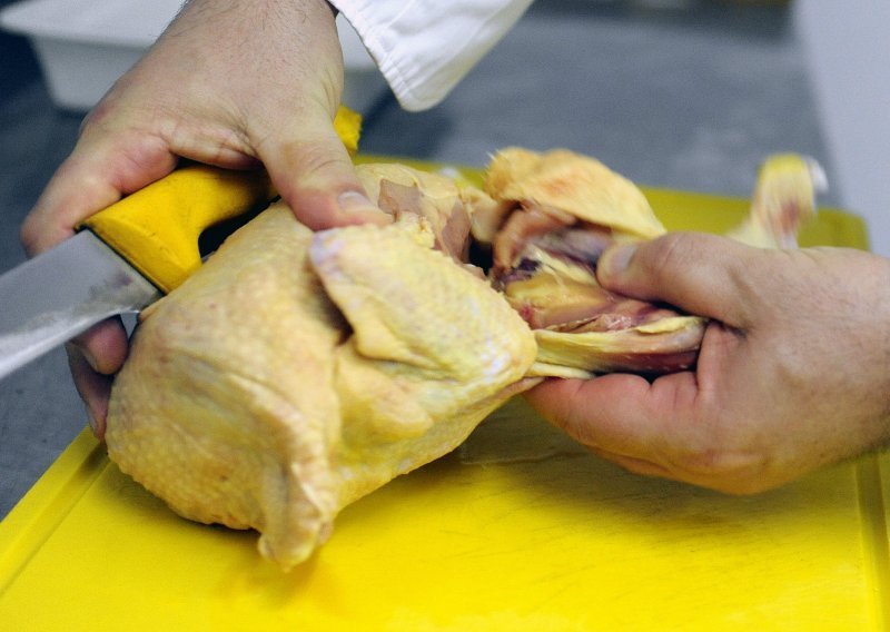 Zbog salmonele se s polica povlači piletina domaćeg proizvođača