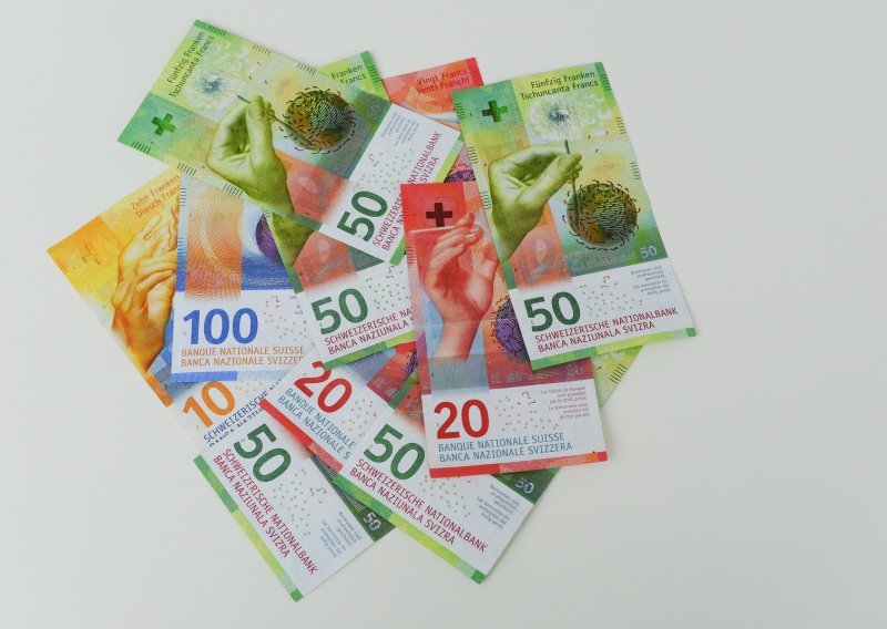 Slovenija donijela zakon o 'švicarskim' kreditima, banke tvrde da je neustavan