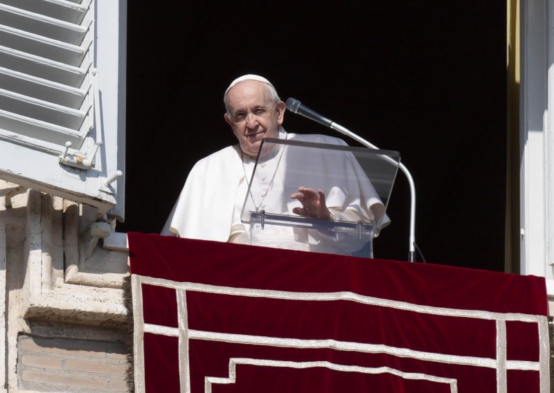 Papa Franjo: Ima toliko djevojaka koje vidimo na ulicama koje nisu slobodne. One su robinje trgovaca