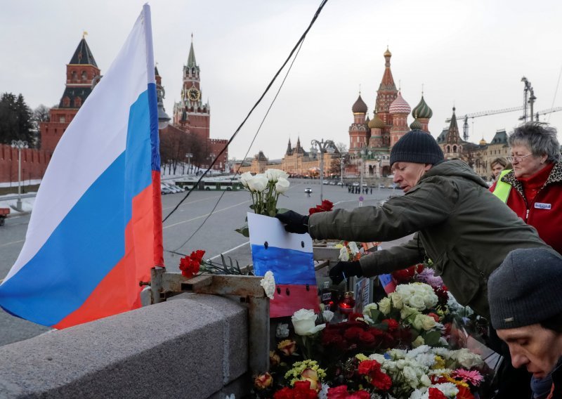 Tisuće marširaju u Moskvi u znak sjećanja na likvidiranog Nemcova