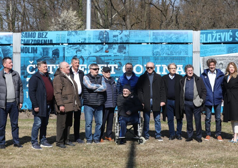 [FOTO] Prije 40 godina s Dinamom su ispisali povijest hrvatskog nogometa, a sada su se provozali u tramvaju ukrašenom njima u čast