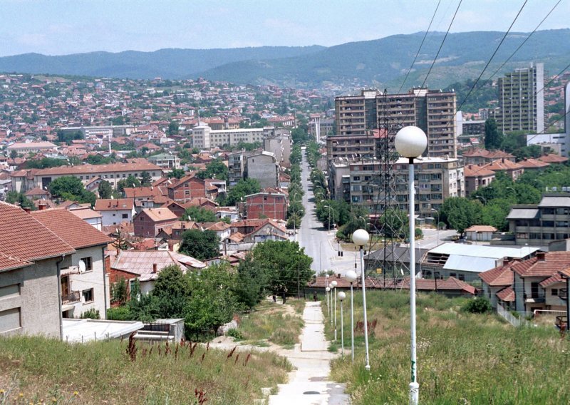 Alarmantan tempo iseljavanja: Do kraja godine trećina stanovništva nastojat će napustiti Kosovo
