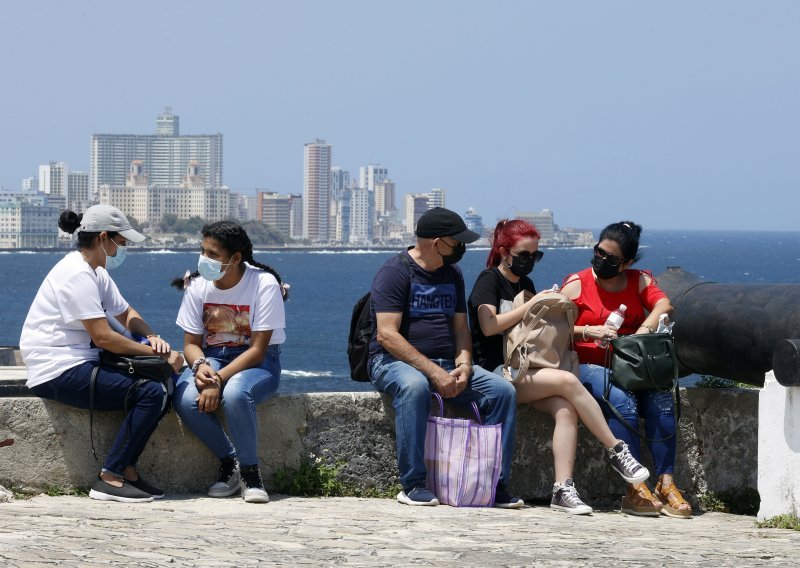 SAD ublažava ograničenja putovanja nametnuta Kubi