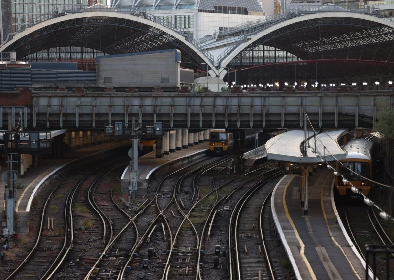 [FOTO] Prometni kolaps u Velikoj Britaniji: Počeo najveći štrajk željeznica u 30 godina, čak 40 tisuća ljudi odbija raditi