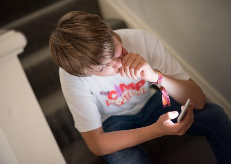 Trend sextinga u porastu, ne smije se ignorirati: Naivno je razmišljati o mobitelu djeteta kao o nečem privatnom